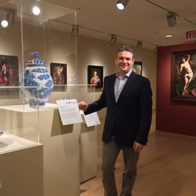 Robert Aronson and a Antique Delftware vase