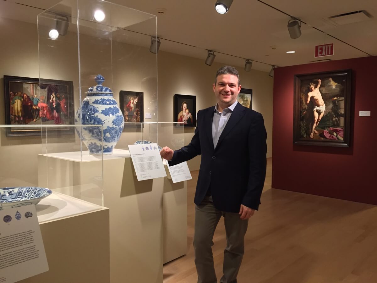 Robert Aronson and a Antique Delftware vase