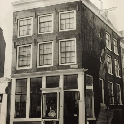 Nieuwe_Spiegelstraat_45 Old building of Aronson Antiquairs in the 1960