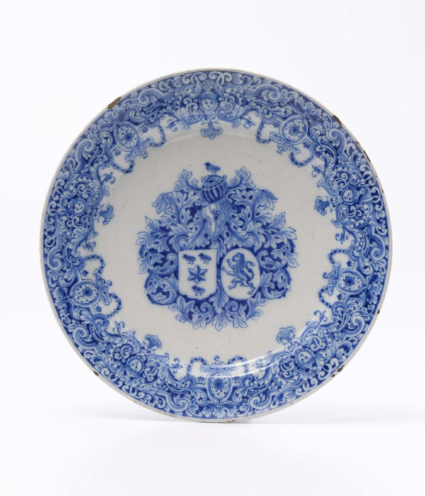 Antique dutch delftware and the shades of blue in the delftware explained at Aronson Antiquairs