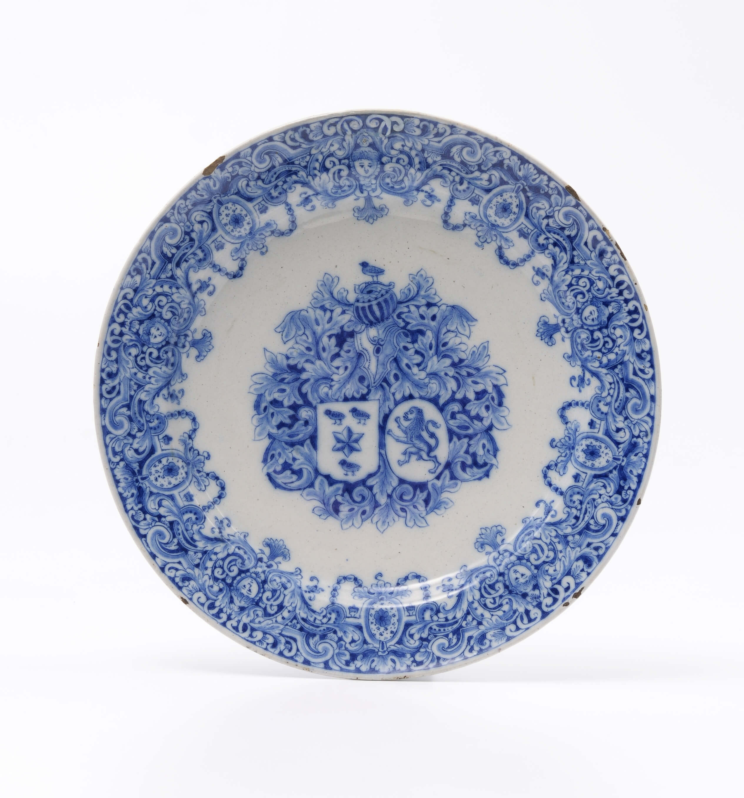 D1244. Blue and White Armorial – Aronson Antiquairs of | Delftware | Made in