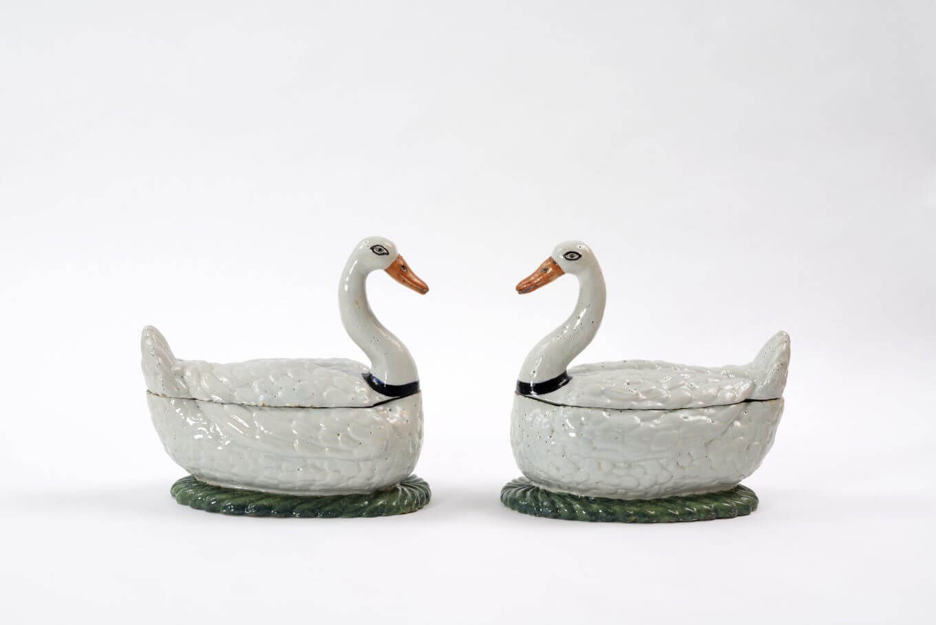 Antique tureens of swans Aronson Antiquairs