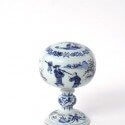 D2139. Blue And White Wig Stand