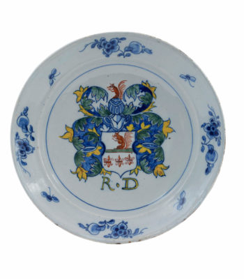 D1784. Polychrome Armorial Plate