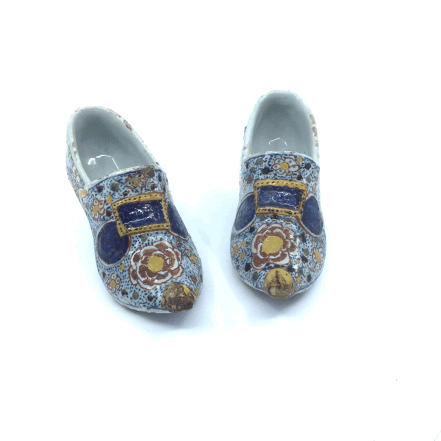 1846 gif polychrome pair of shoes 3d view Aronson Antiquairs