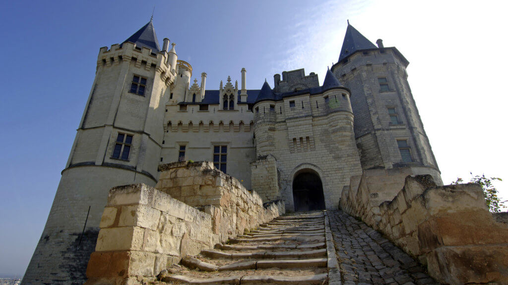 Build castles in the air at the Saumur Museum, France – Aronson ...