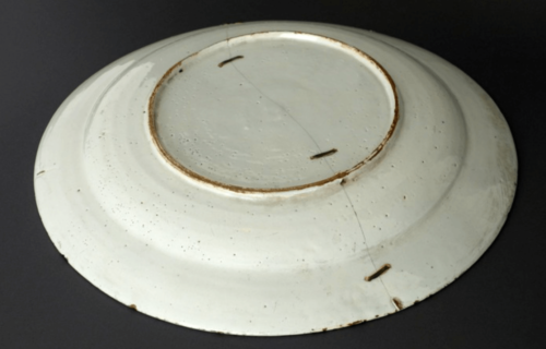 Riveted Delftware charger