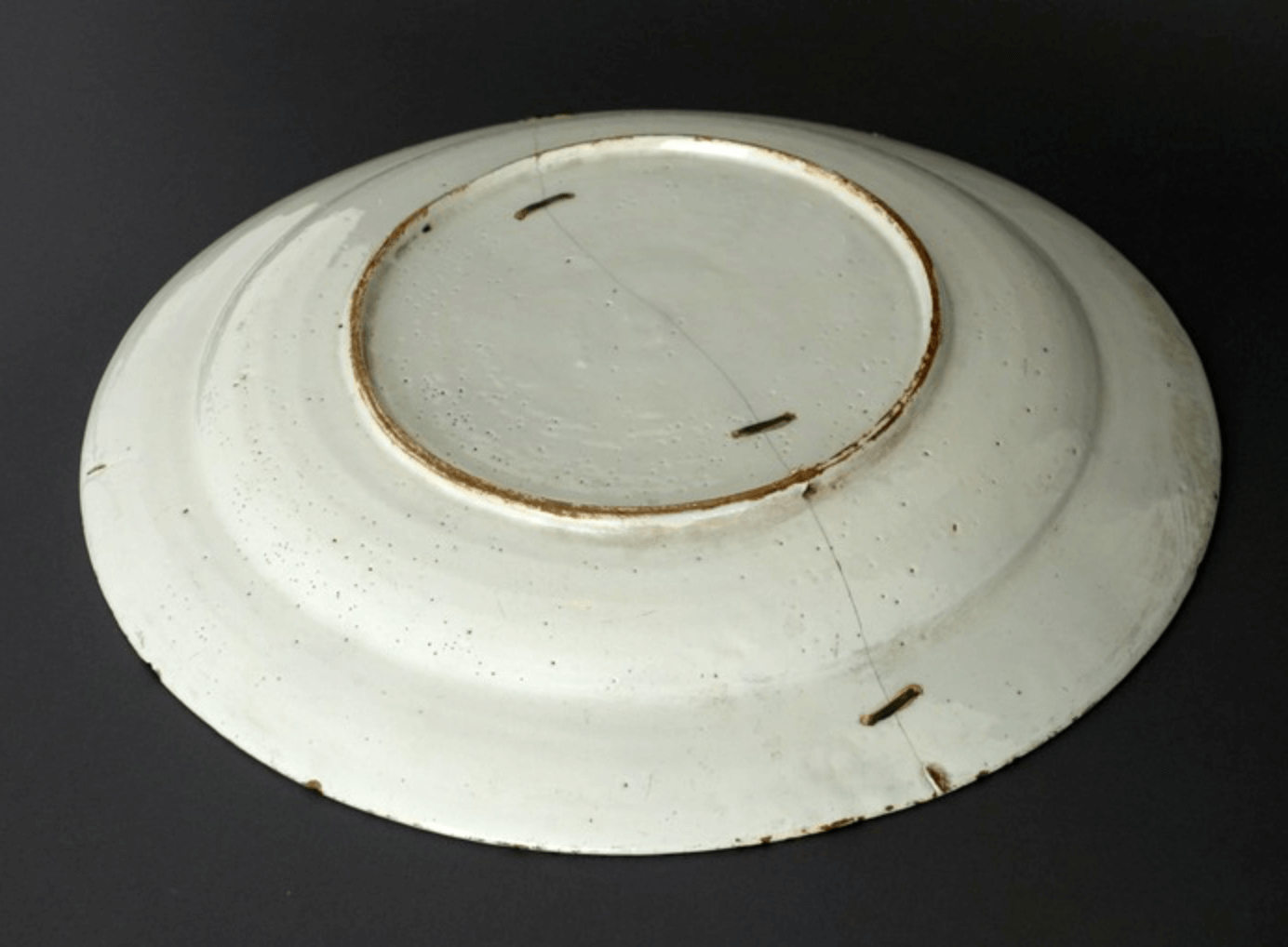 Riveted Delftware charger