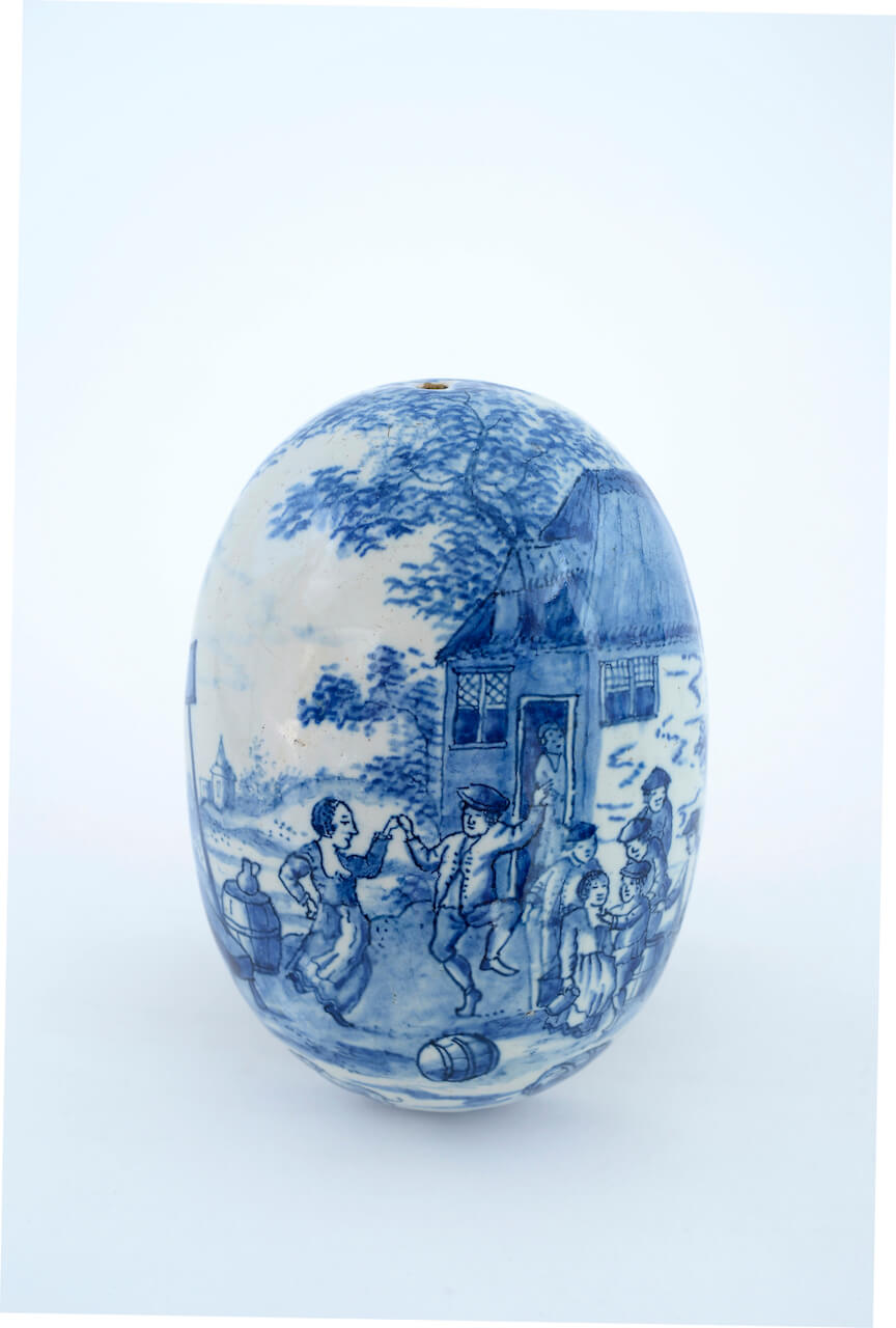 1925. Blue and White Oval Brush Back