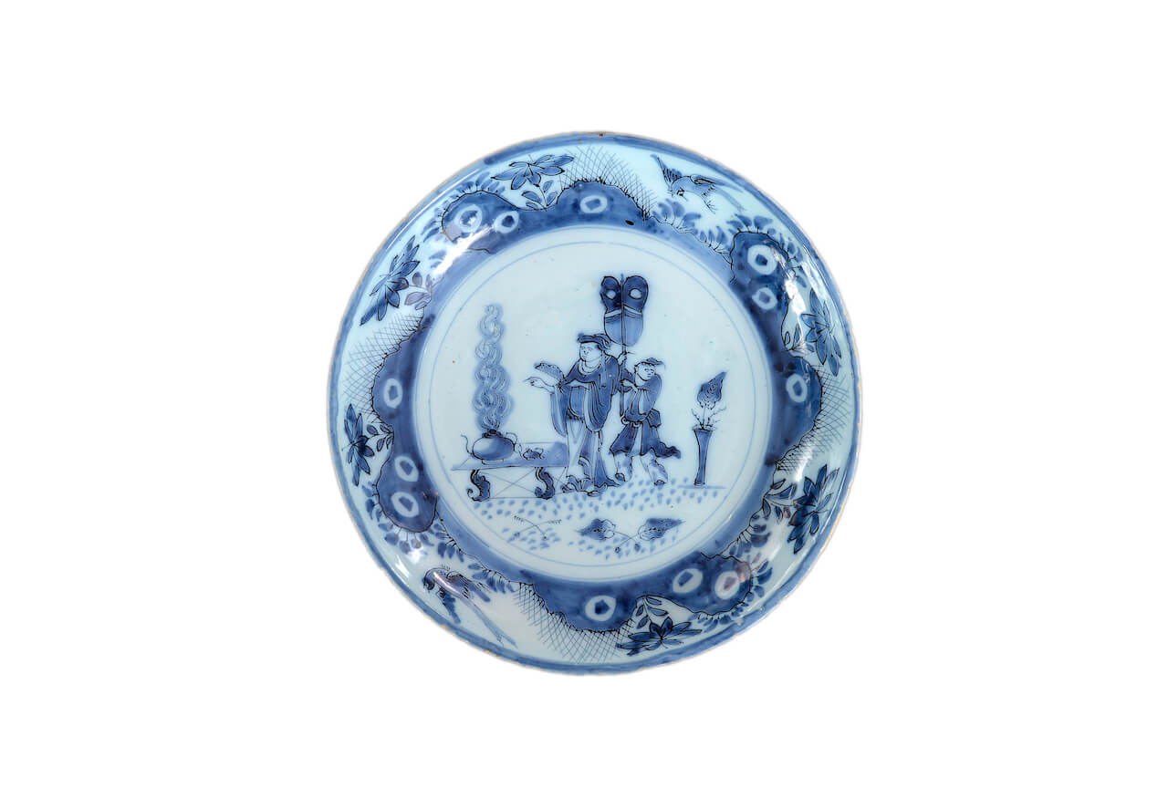 1909. Blue and White Chinoiserie Charger blue and white chinoiserie charger