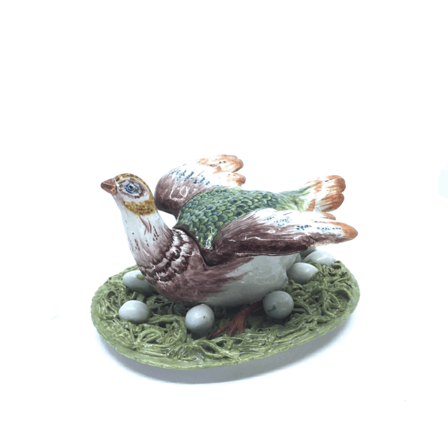 Object no. D1944 Polychrome hen tureen Polychrome hen tureen