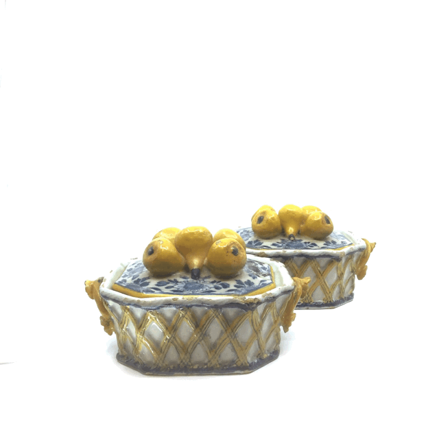 Object no. D1949 Pair of polychrome butter tubs and covers Pair of polychrome butter tubs and covers