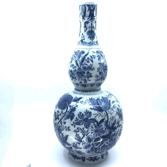 Blue and white double-gourd-shaped vase