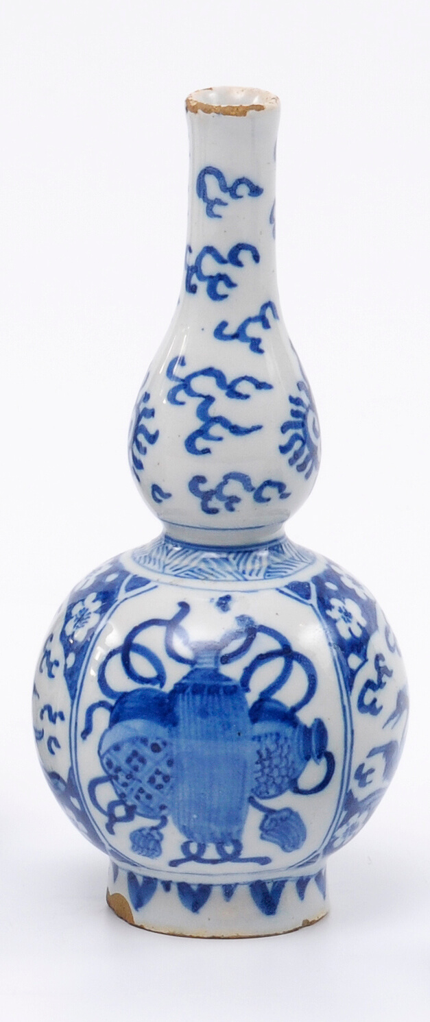 Blue and white small double-gourd-shaped vase