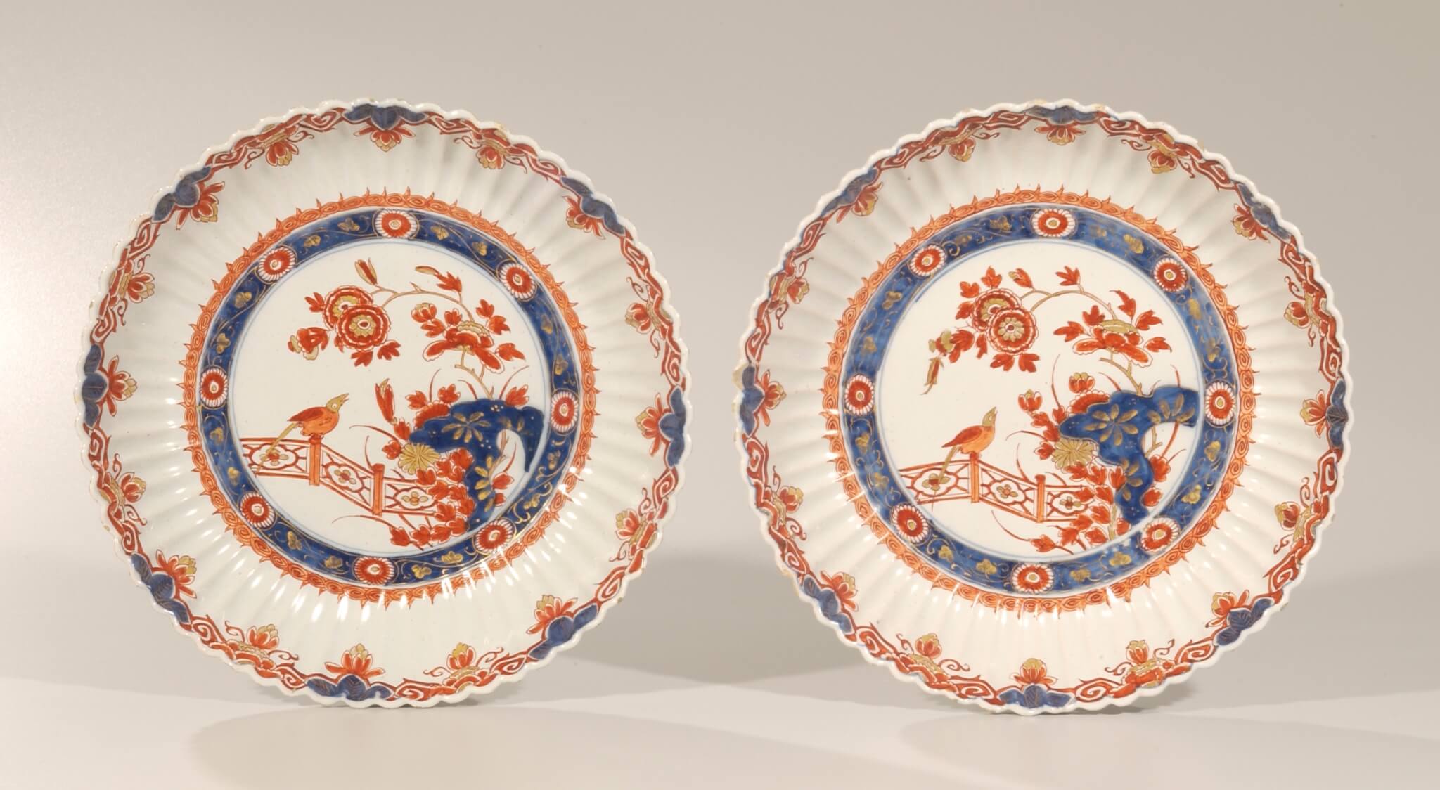 Polychrome dishes