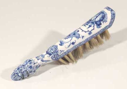 D525. Blue and White Brush