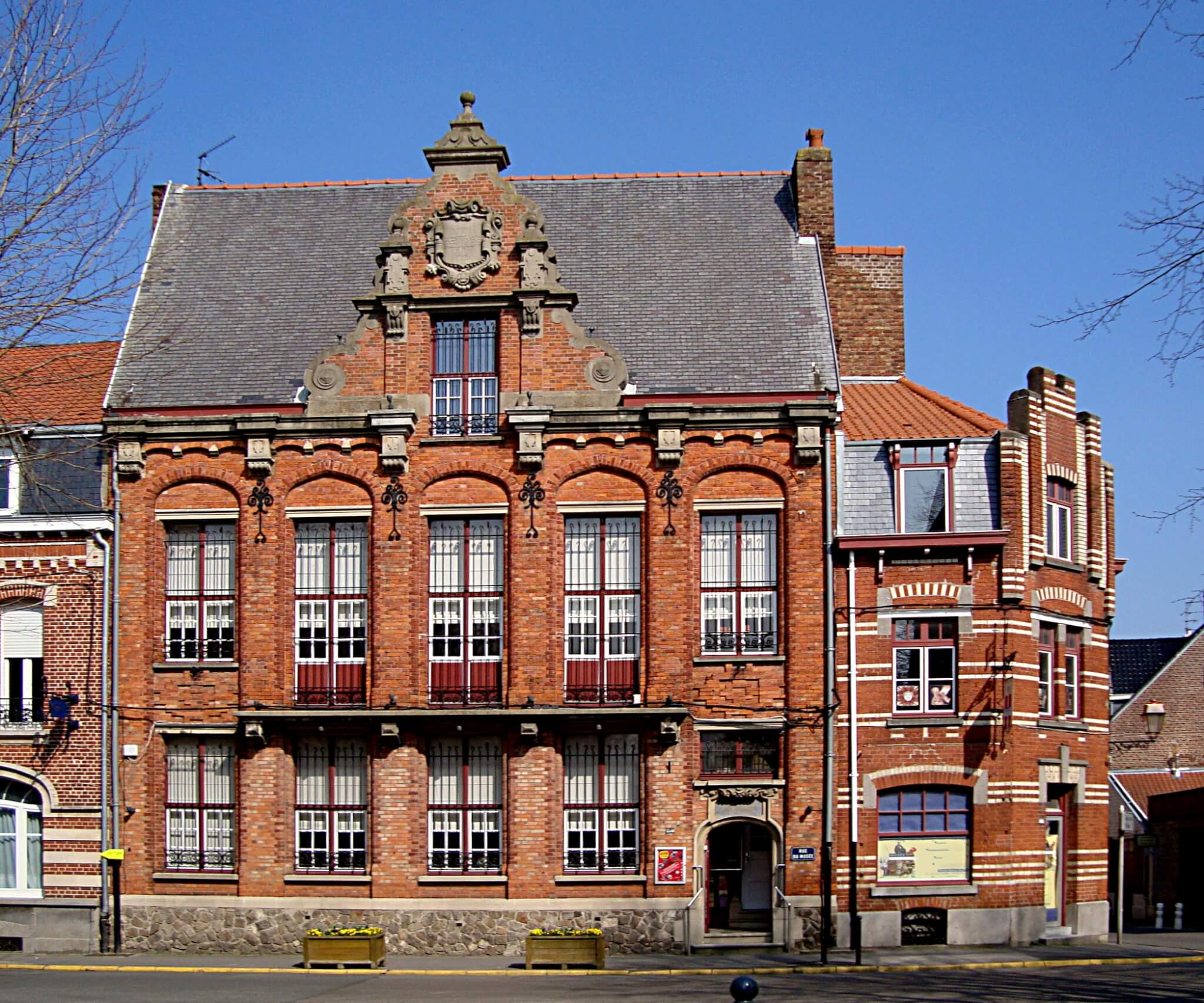 Exterior Musée Benoît-De-Puydt