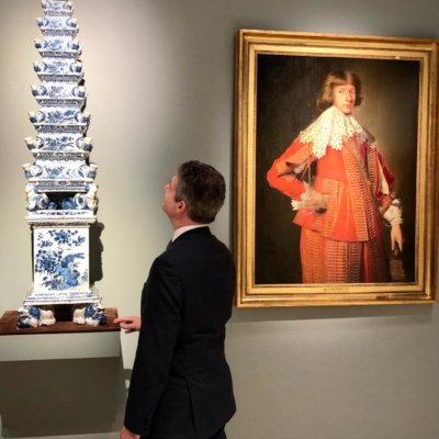 Robert Aronson inspects Delftware vase