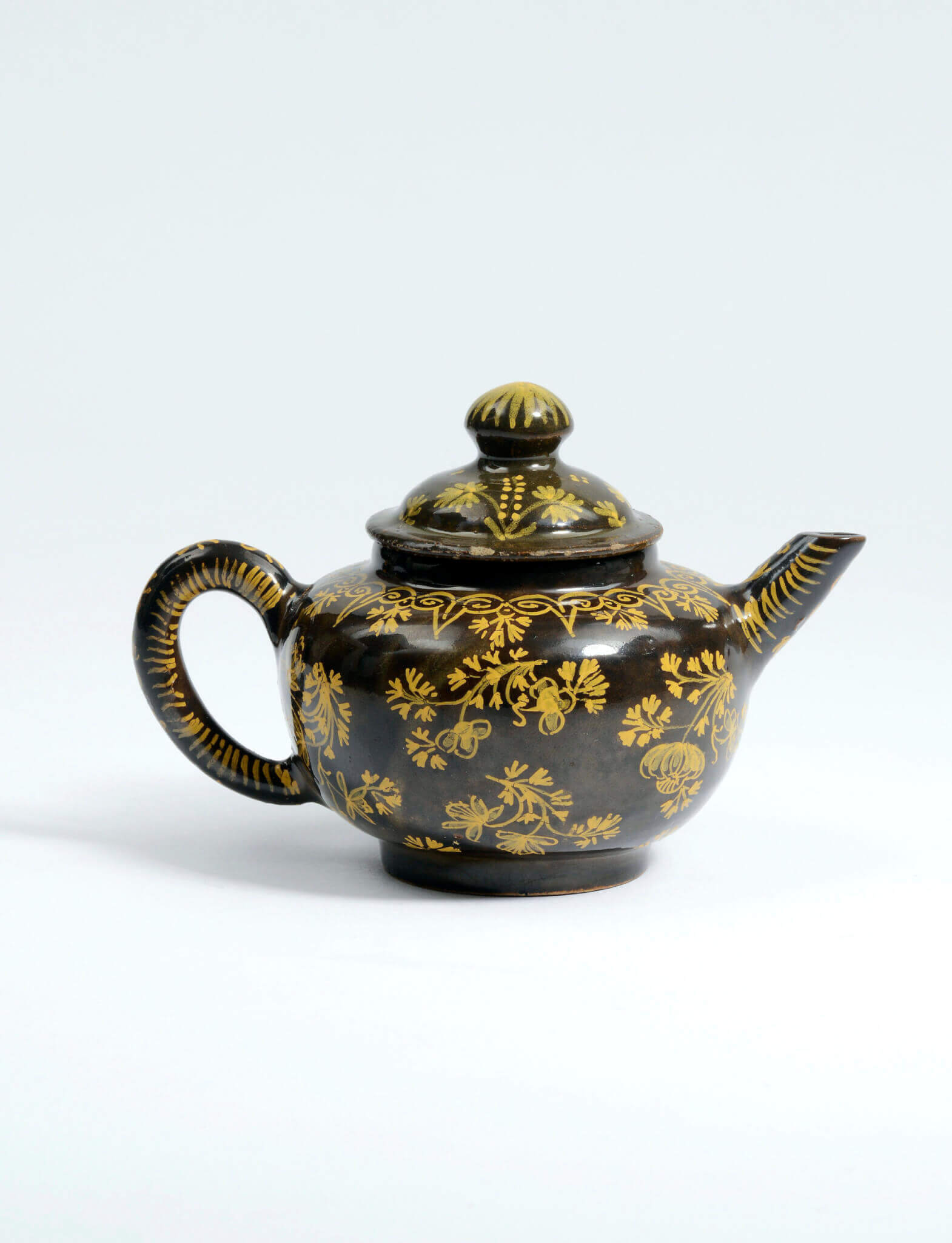 Brown-glazed teapot Brown-glazed teapot