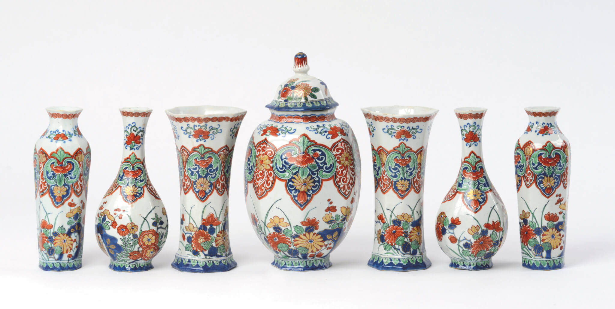 Polychrome petit feu and gilded garniture Polychrome petit feu and gilded garniture