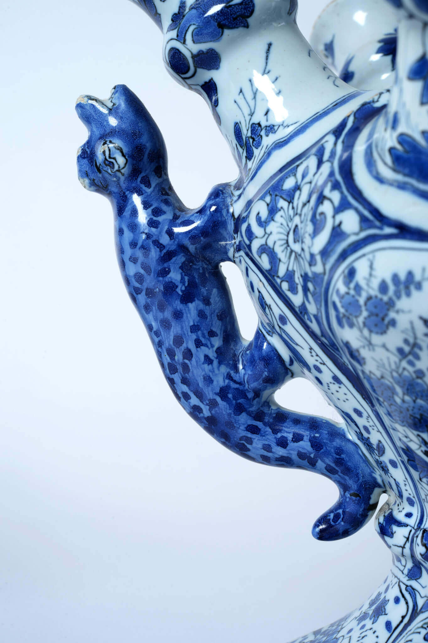 Delftware salamander on blue and white vase