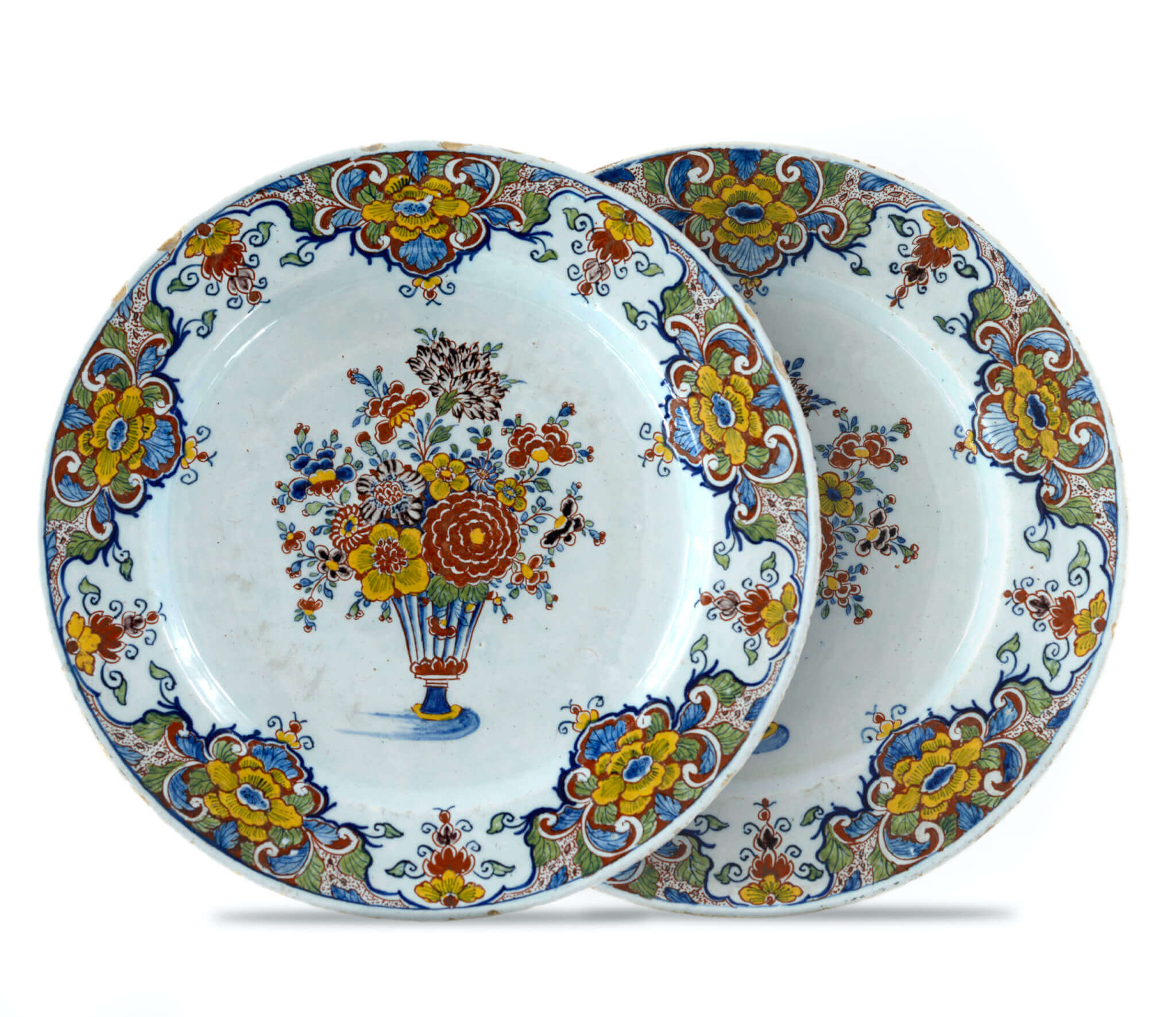 Pair of polychrome Delftware plates flower decoration