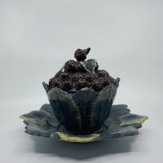 exportGif Polychrome Delftware blackberry tureens