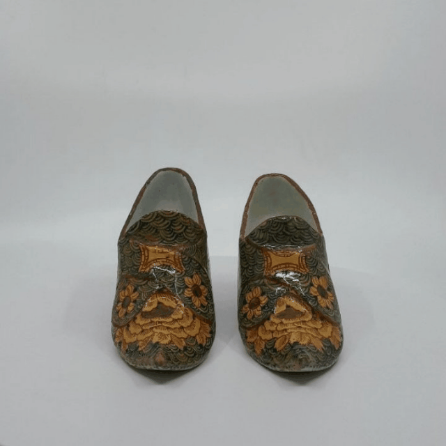 Polychrome models of shoes