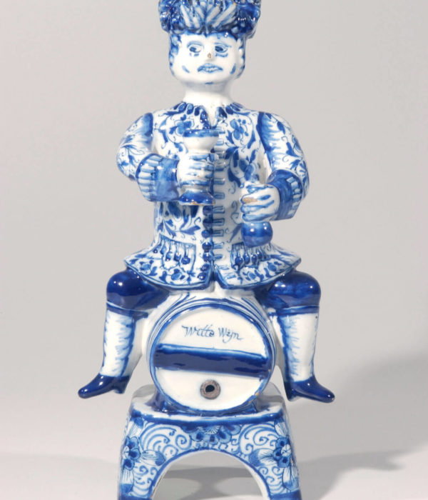 D0541. Blue and White Figural Wine Cistern