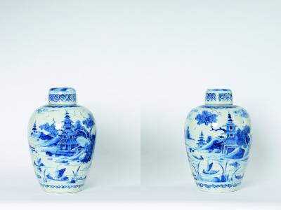 D2131 Pair Of Jars And Covers
