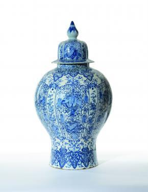 D2134 Blue And White Large Vase And Cover