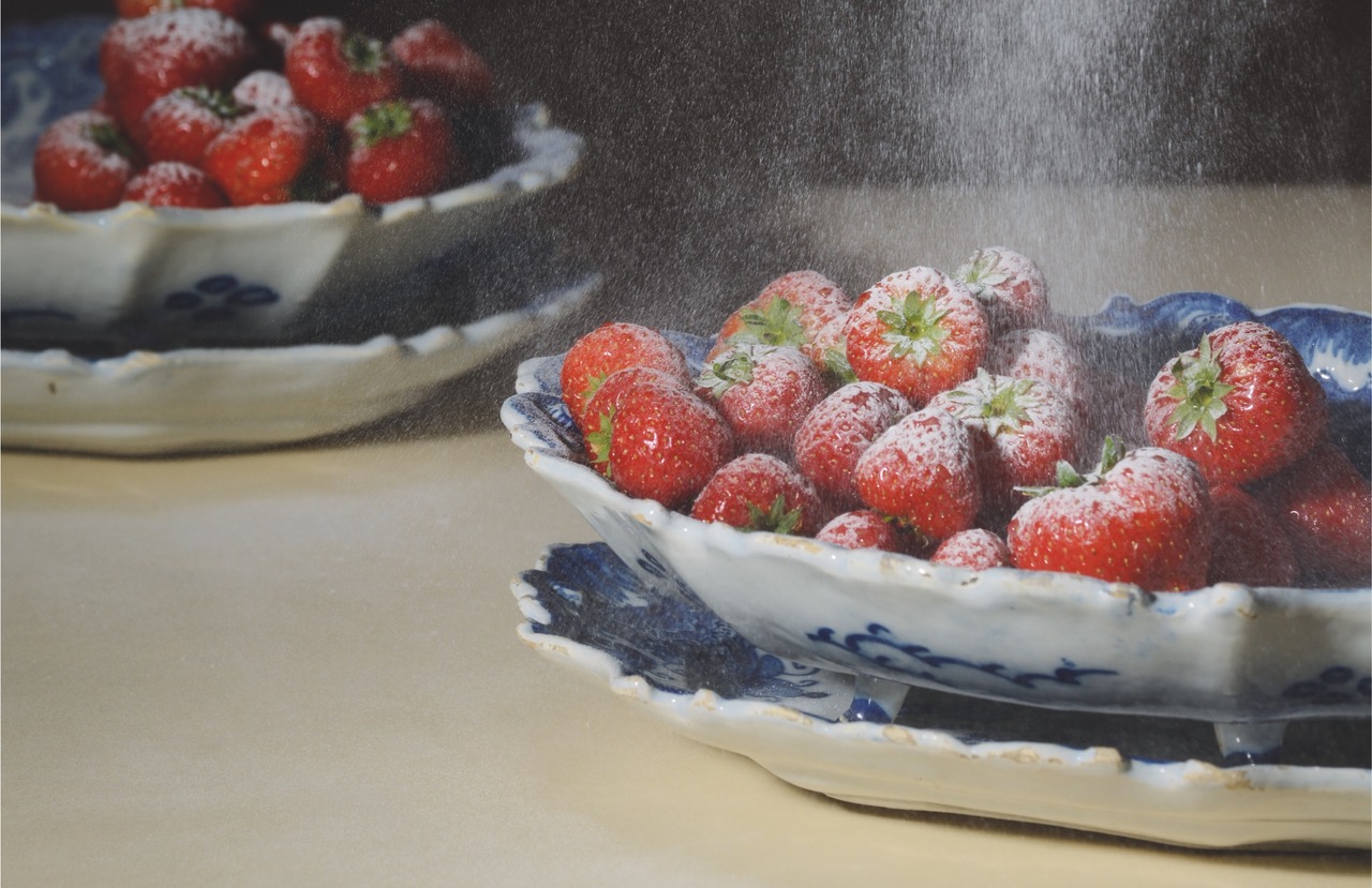 D2161 Delftware Strawberry dishes