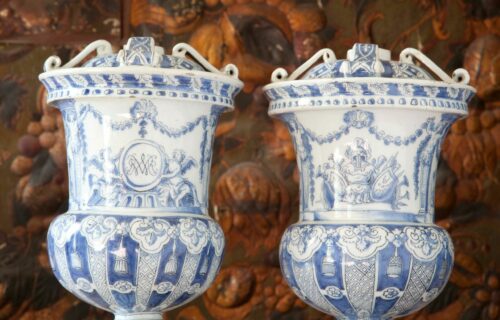 A Pair Of Urns, Delft, Attributed To Adrianus Kocx, 1689–94, H. 23.6 Cm, Dyrham Park, Gloucestershire NT 452218 © National Trust Images/Robert Morris