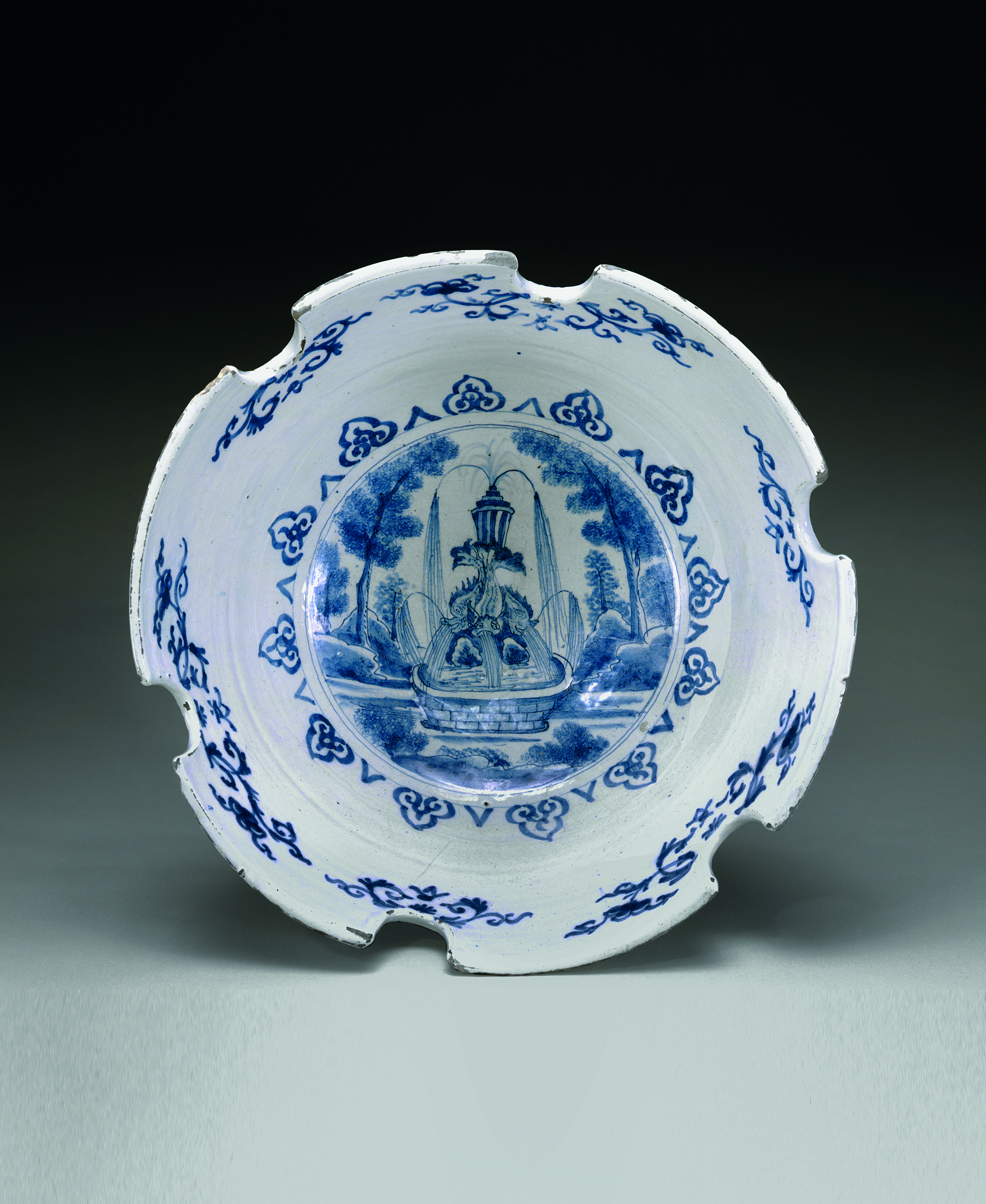 Monteith, probably Delft, tin-glazed earthenware, painted with indecipherable marks in cobalt blue on base, ca. 1695. 6 3⁄4 x 131⁄4 in. (17.15 x 33.66 cm), 67.103, Historic Deerfield, Deerfield, Massachusetts. Photography by Penny Leveritt