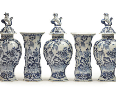 D2361. Blue And White Garniture