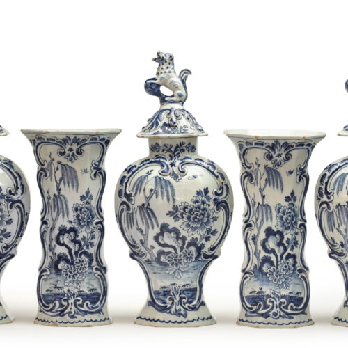 D2361. Blue And White Garniture