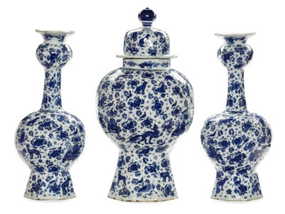 D2313. Blue And White Garniture
