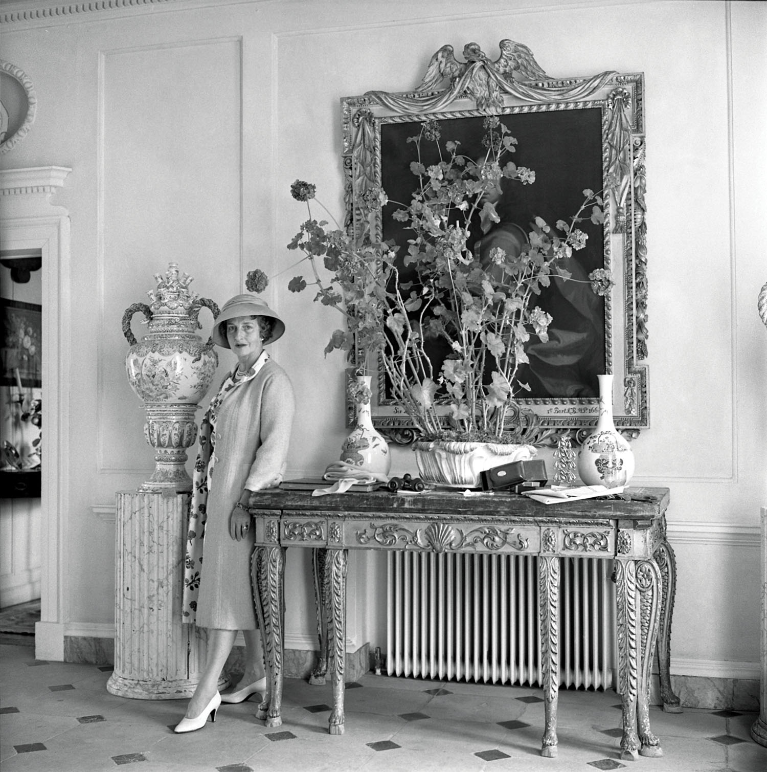 Nancy Lancaster in the entry hall of Haseley Court photographed by Sir Cecil Beaton, source https://flowermag.com/NANCY-LANCASTER-DITCHLEY-HASELEY-KELMARSH/