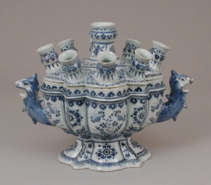 Flower vase, Delft, circa 1690, sold to Metropolitan Museum of Art