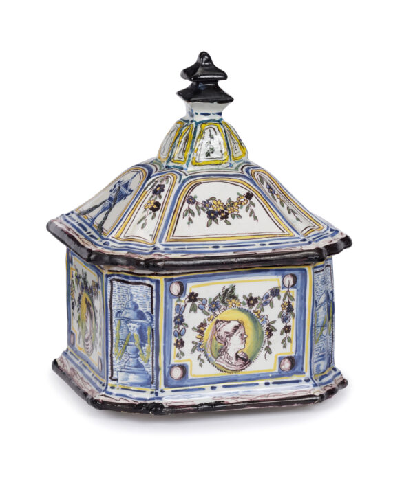 D2364 Polychrome Tobacco Box and Cover